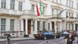 معارضون إيرانيون يتظاهرون أمام سفارة طهران فى لندن