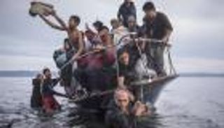 بالصور.. اللاجئون كلمة السر في 