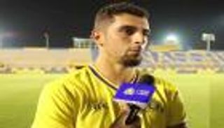 معركة بين الهلال والنصر بسبب ترجمة خاطئة لتصريحات مختار يونس