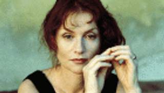 النجمة إيزابيل هوبير تنتقم لنفسها في أحدث أفلامها