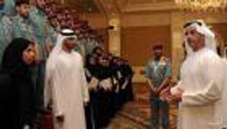 سيف بن زايد يشهد تخريج برنامج