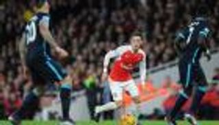 بالأرقام.. مهاجمو أرسنال يخذلون أوزيل