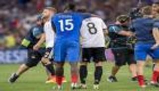 الألماني أوزيل يثير إعجاب الفرنسيين 