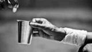 الشرطة الإيطالية تشتري الغداء لسارقة طعام.. المساعدة بديلا للعقاب