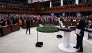 برلمان تركيا يفوض الجيش لمد عملياته في سوريا والعراق