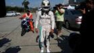 هاميلتون يخرج من سباق ماليزيا بسبب عطل في المحرك