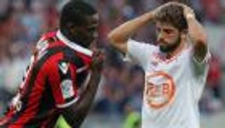 بالوتيلي البطل والشرير يقود نيس لصدارة الدوري