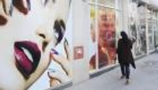 إنفوجراف.. المحظورات والمخالفات في صالونات التجميل النسائية بأبوظبي