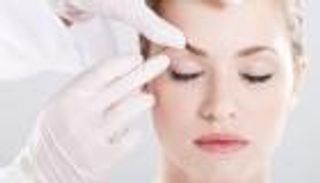 6 حقائق عن جراحة شد الجفون وأسباب اللجوء إليها