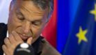 أوربان يواصل تحدي الخطة الأوروبية حول المهاجرين بتعديل الدستور