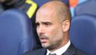 جوارديولا يمنع لاعبيه من الاتصال بالإنترنت