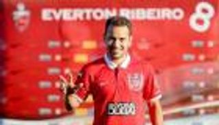 ريبيرو لاعب الأهلي: أتمنى التواجد في دبي لأطول فترة ممكنة