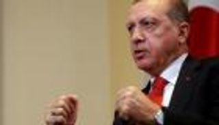 مقصلة تركيا تتواصل.. قطع البث عن قناة تلفزيونية موالية للأكراد