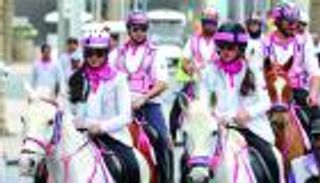 بالصور.. الخيول العربية تحارب سرطان الثدي في الإمارات