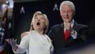 هفوة جديدة لكلينتون تحرج هيلاري.. كيف استغلها ترامب؟ 