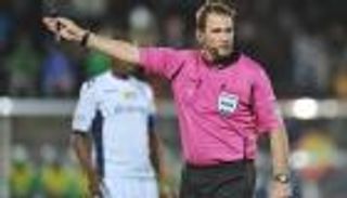 عدو التعادلات يدير مباراة الجزائر والكاميرون