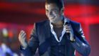 عمرو دياب يتذكر "تهجيره" من بورسعيد في حفل أكتوبر