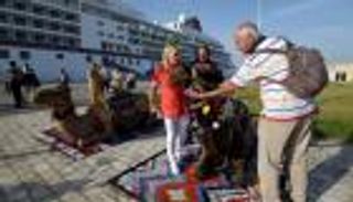 بالصور.. كيف استقبلت تونس أول باخرة سياحية منذ عام ونصف؟