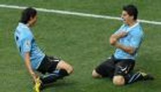 سواريز يحاول الاقتراب من كافاني المتألق مع أوروجواي