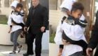 بالصور.. كيم كارداشيان تغادر نيويورك في حراسة مشددة