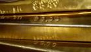 الذهب يتراجع ويتجه لأكبر خسارة منذ 2013