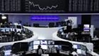 أسهم أوروبا تهبط.. وتراجع الإسترليني يدعم مؤشر بريطانيا