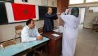 تحطيم صندوق اقتراع وصور لبطاقات التصويت بانتخابات المغرب
