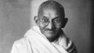 غانا تزيل تمثال "غاندي" من الجامعة لسبب صادم