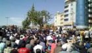 في إيران.. مظاهرات ضد القمع وتأخر للرواتب وذعر من صورة "رجوي"