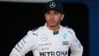 مسؤول بمرسيدس: مشكلات هاميلتون مجرد سوء حظ