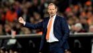 رعونة لاعبي هولندا تقلق مدربهم قبل موقعة فرنسا