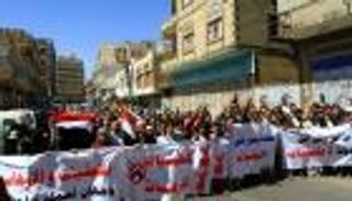 "أنا نازل" شعار اليمنيين ضد الاستبداد منذ "صالح" حتى "الحوثي"