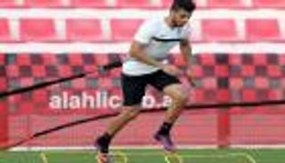 ماجد حسن يظهر في مران أهلي دبي بعد غياب 6 أشهر