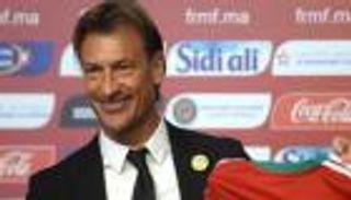 بالفيديو.. مدرب المغرب يواصل جنونه في الملاعب الإفريقية‎