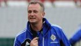 مدرب إيرلندا الشمالية يحذر لاعبيه من "انتقام الألمان"