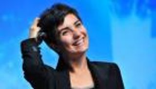 "توبا" فعلتها وكاتبة سعودية قلدتها.. دعم مريضات السرطان بحلاقة الشعر