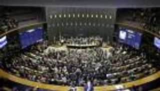 النواب البرازيلي يجمد مبدئيا النفقات العامة لمدة 20 عاما