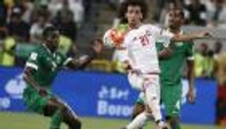 لاعب اتحاد جدة يساند الأبيض أمام الأخضر السعودي