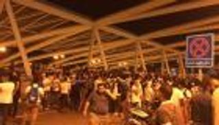 فيديو.. جماهير الزمالك تحتشد لوداع الفريق قبل النهائي الأفريقي