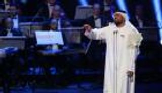 بالصور.. حسين الجسمي يضيء "أوبرا دبي"