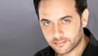 مصطفى قمر يكشف عن سبب تأجيل عرض فيلمه وأسرار ألبومه الجديد