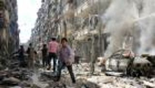 مقتل 25 في قصف جوي على مناطق في شرق حلب بينها سوق