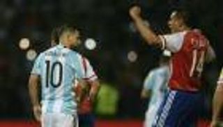 مذيع أرجنتيني يطالب أجويرو بالرحيل عن التانجو