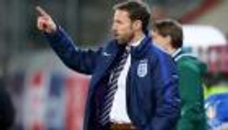 فينجر يدعم ساوثجيت لتدريب إنجلترا بشكل دائم