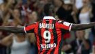 مانشيني يحذر "المتألق" بالوتيلي من مصير أدريانو 