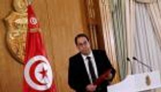 تونس تعتزم تجميد زيادة رواتب الموظفين "سنة على الأقل"