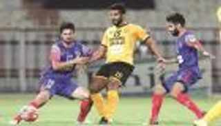 القادسية ينتزع صدارة الدوري الكويتي