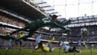 سيتي يهدر ركلتي جزاء ويتعثر على أرضه لأول مرة