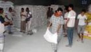 3800 أسرة بالمكلا اليمنية تستفيد من مساعدات الهلال الإماراتي