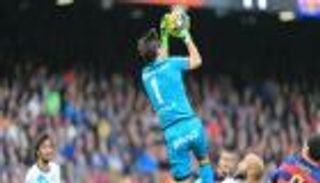 حارس لاكرونيا يلوم نفسه بعد رباعية البارسا